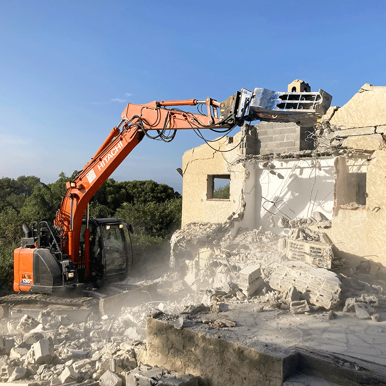 Travaux-de-fouilles-demolition-de-maison-Terrassement-Matthieu-Ecolivet---Alpes-Maritimes